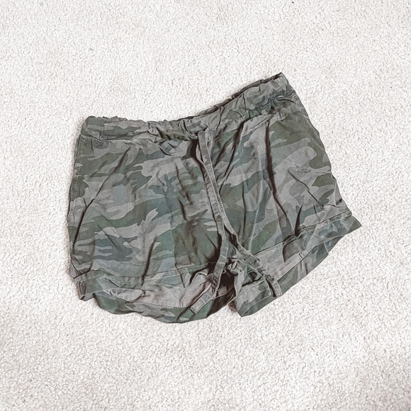 Sanctuary Pants - Sanctuary camouflage comfy lounge shorts